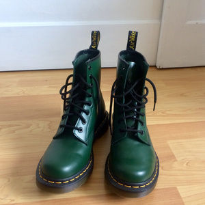 Dr. Martens 1460 8-Eye Boot, Green Smooth, 7US/5UK
